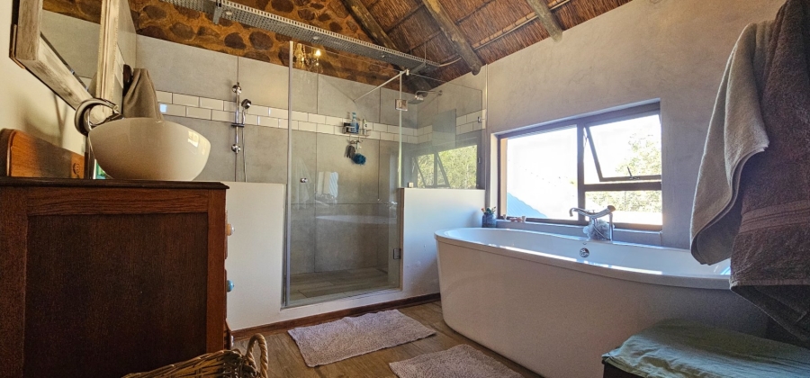 6 Bedroom Property for Sale in Hartbeesfontein North West